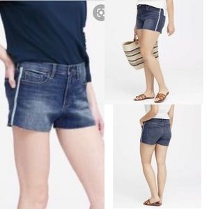 NWT, Banana Republic Mid-Rise Denim Shorts, 3”